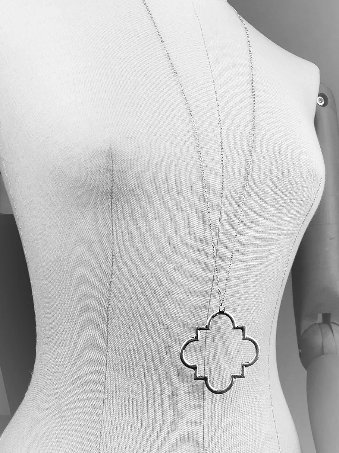 POMINA Gold Fashion Long Chain Necklace Quatrefoil Necklace Two-Tone Clover Pendant Necklace Geometric Pendant Sweater Long Necklace for Women